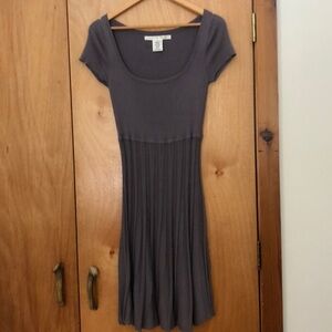 Max studio knit short sleeve dress color grey, machine washable
